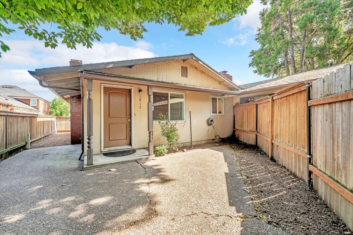 Apartment for rent at 1809 - 1817 Ferry St SE, Salem, OR 97301