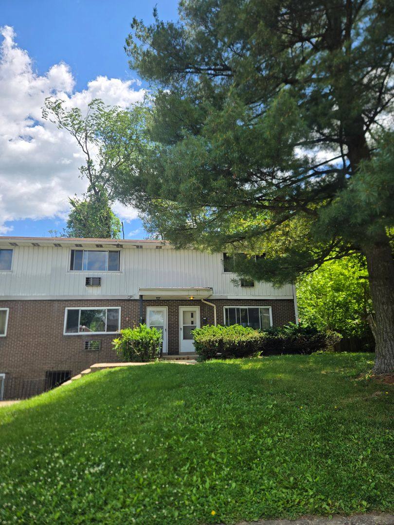 Apartment for rent at 305 Aqua Court, McKeesport, PA 15135