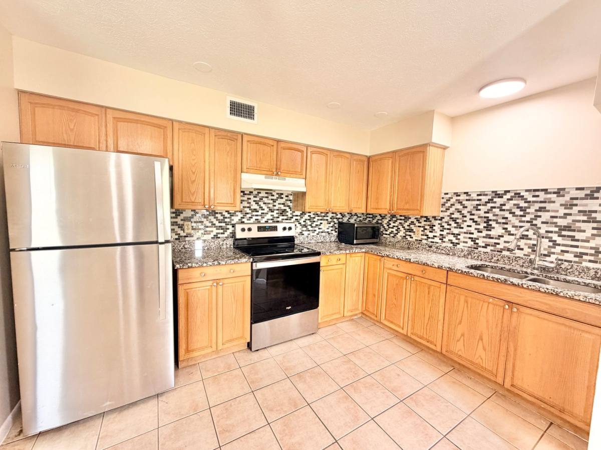 Apartment for rent at 3047 Tropicana Blvd, Naples, FL 34116