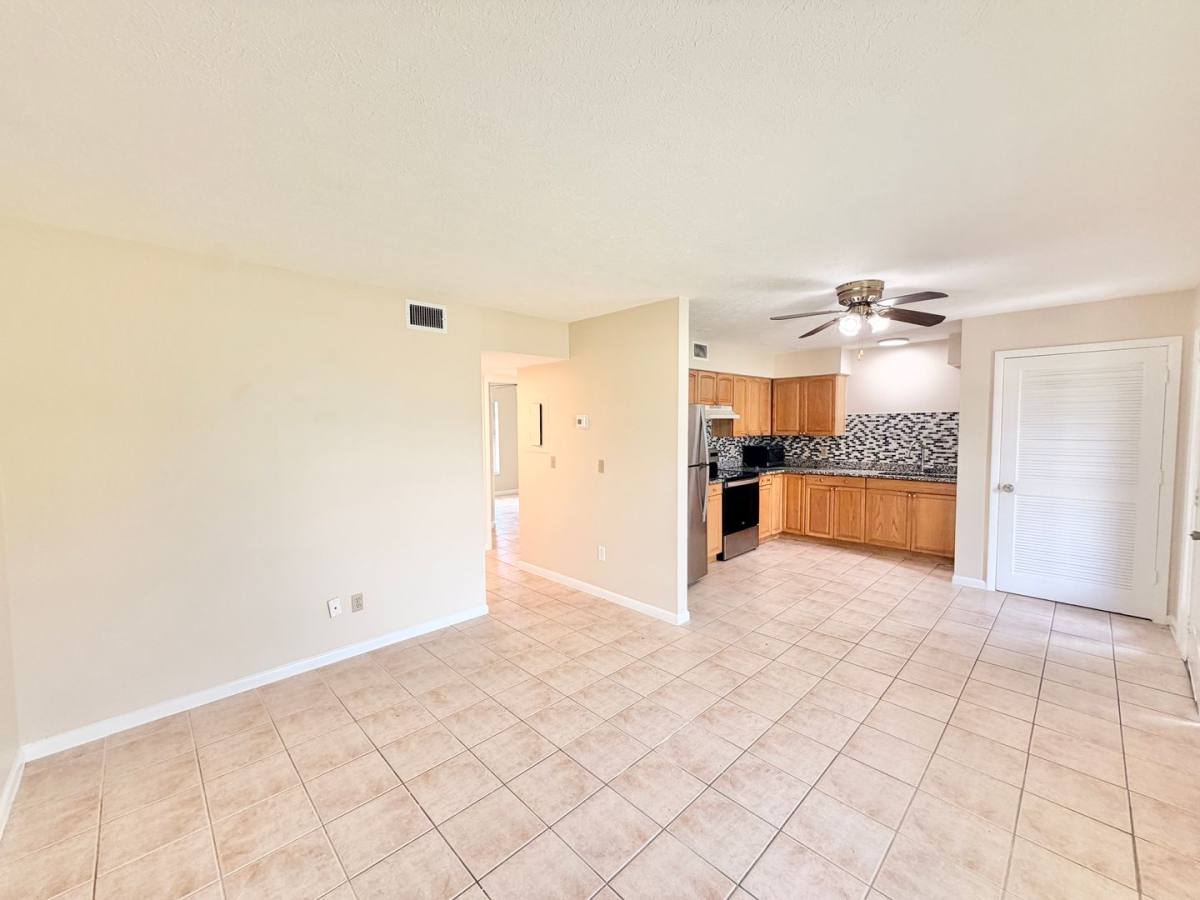 Apartment for rent at 3047 Tropicana Blvd, Naples, FL 34116