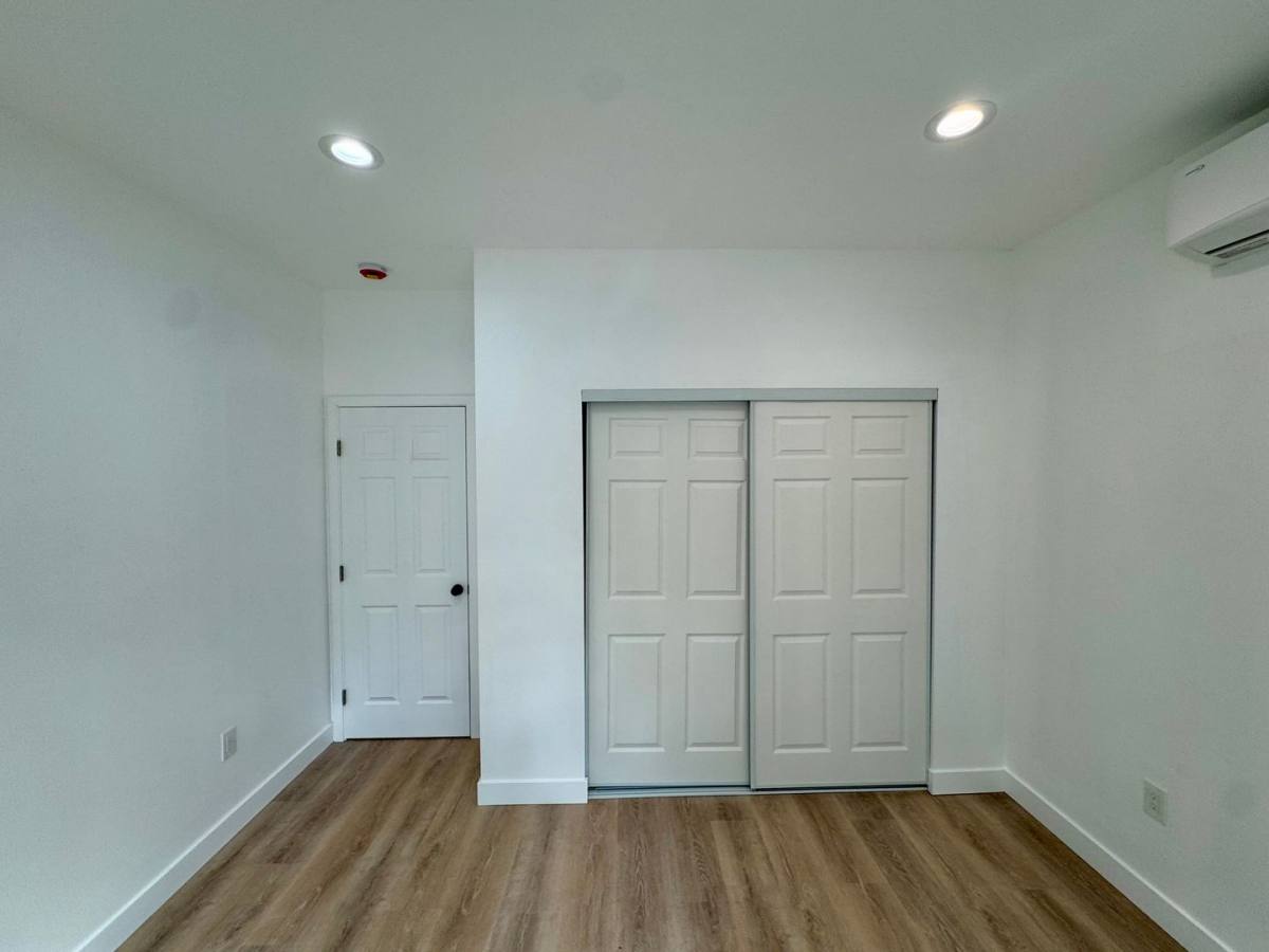 Apartment for rent at 2264 San Anseline Ave #7, Long Beach, CA 90815