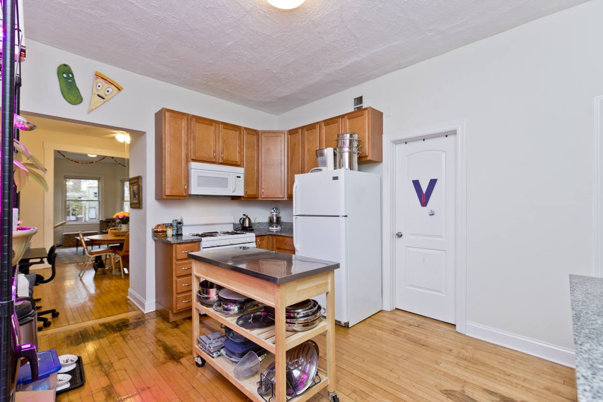 Apartment for rent at 3841 N Bernard St #1F, Chicago, IL 60618