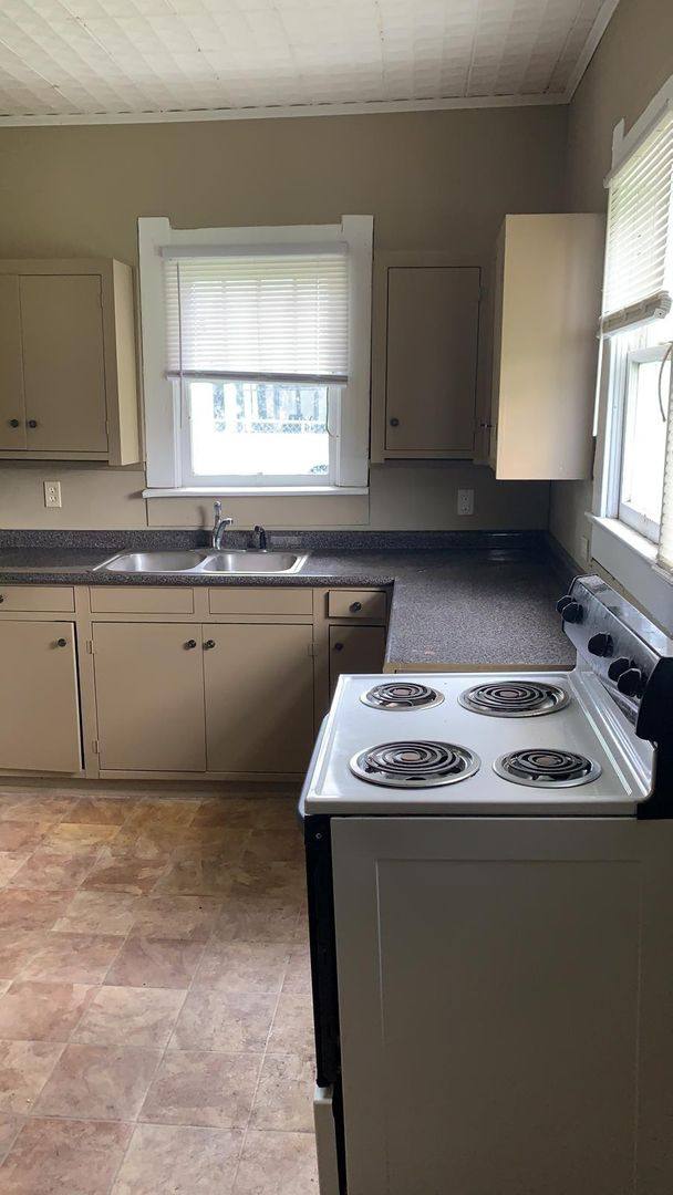 Apartment for rent at 1140 Ewing St, Beaumont, TX 77701
