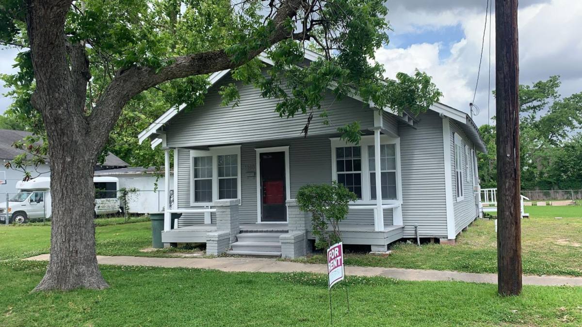 Apartment for rent at 1140 Ewing St, Beaumont, TX 77701