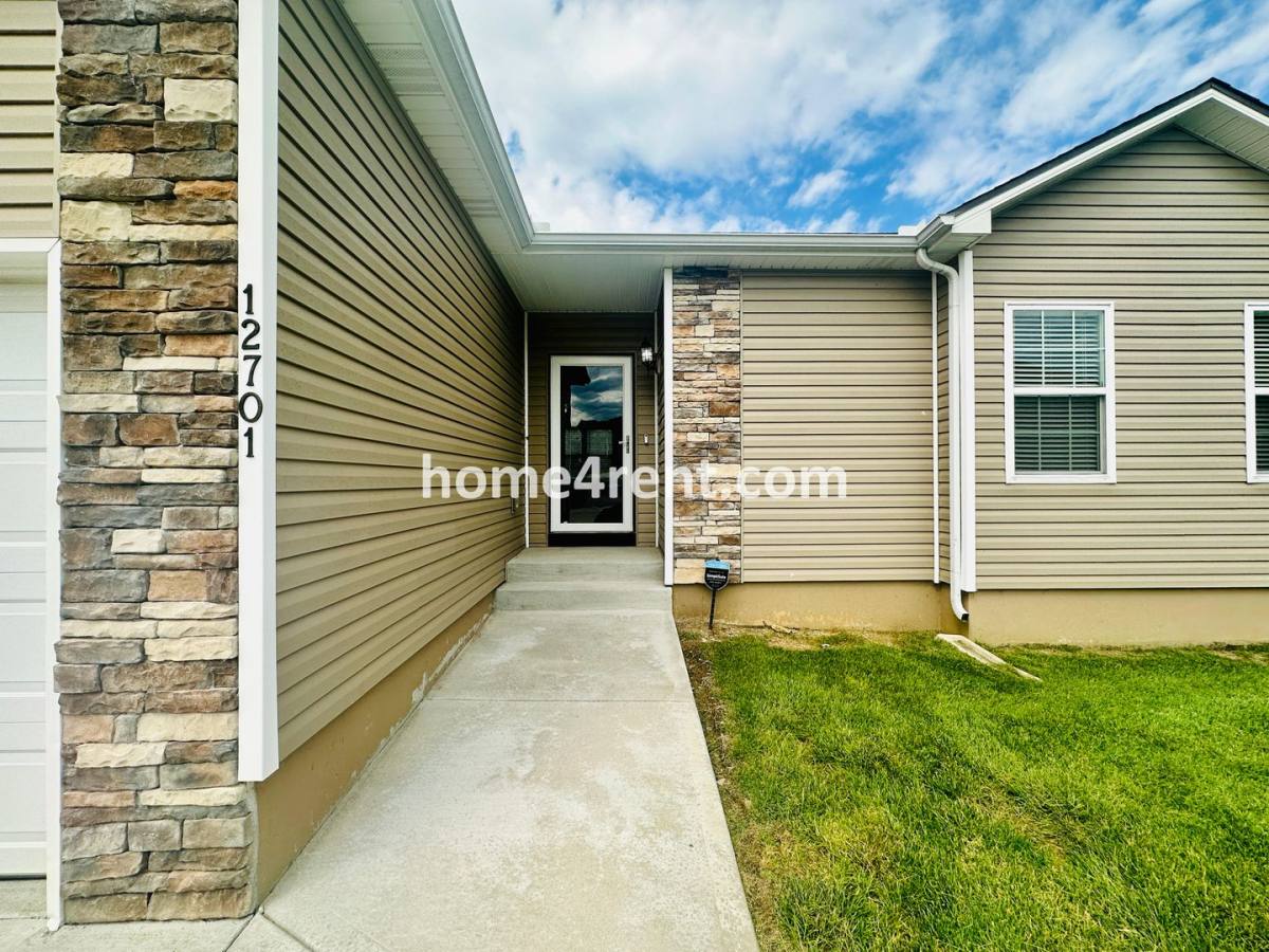 House for rent at 12701 E 47th Terrace Court S, Independence, MO 64055