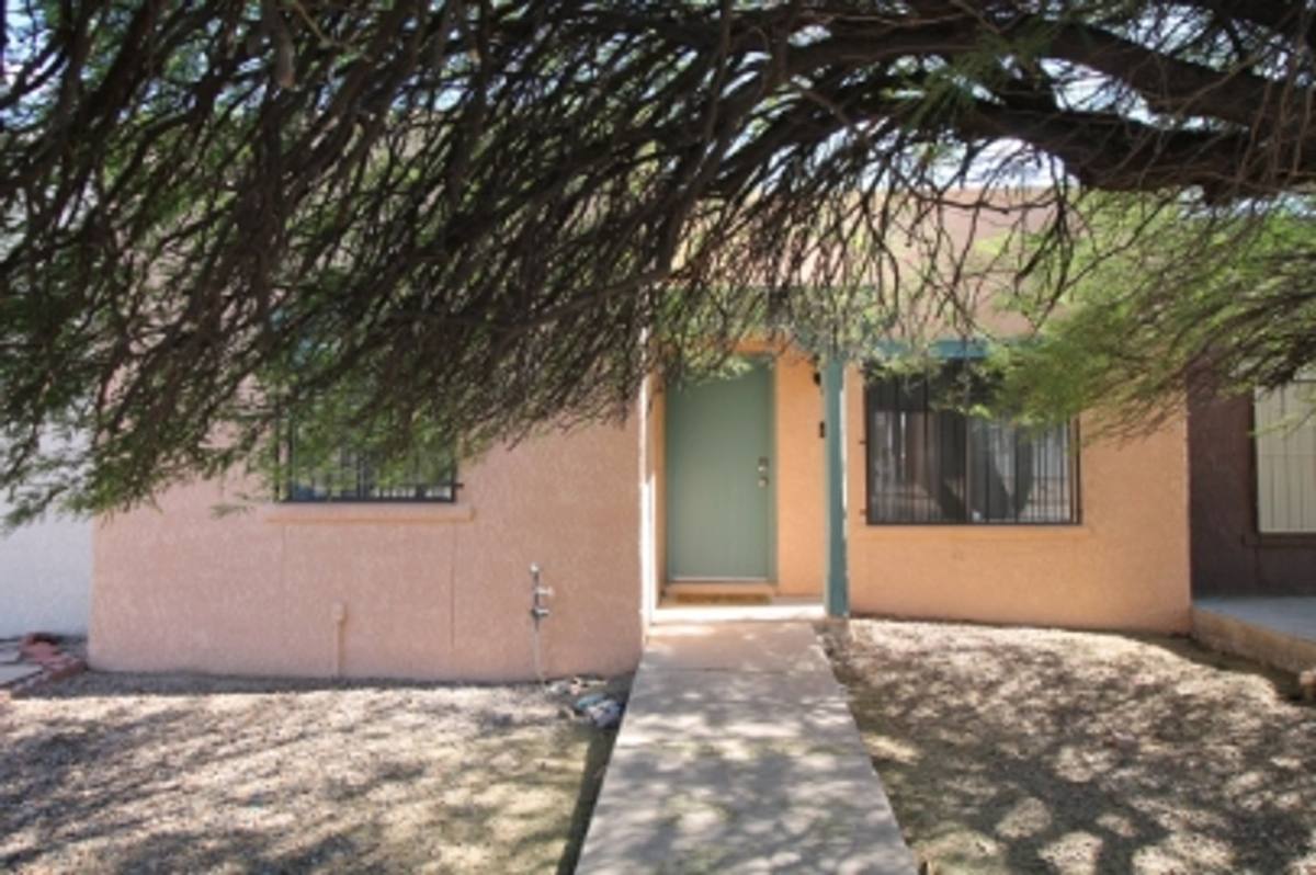 Townhouse for rent at 8838 E Arbor St, Tucson, AZ 85730