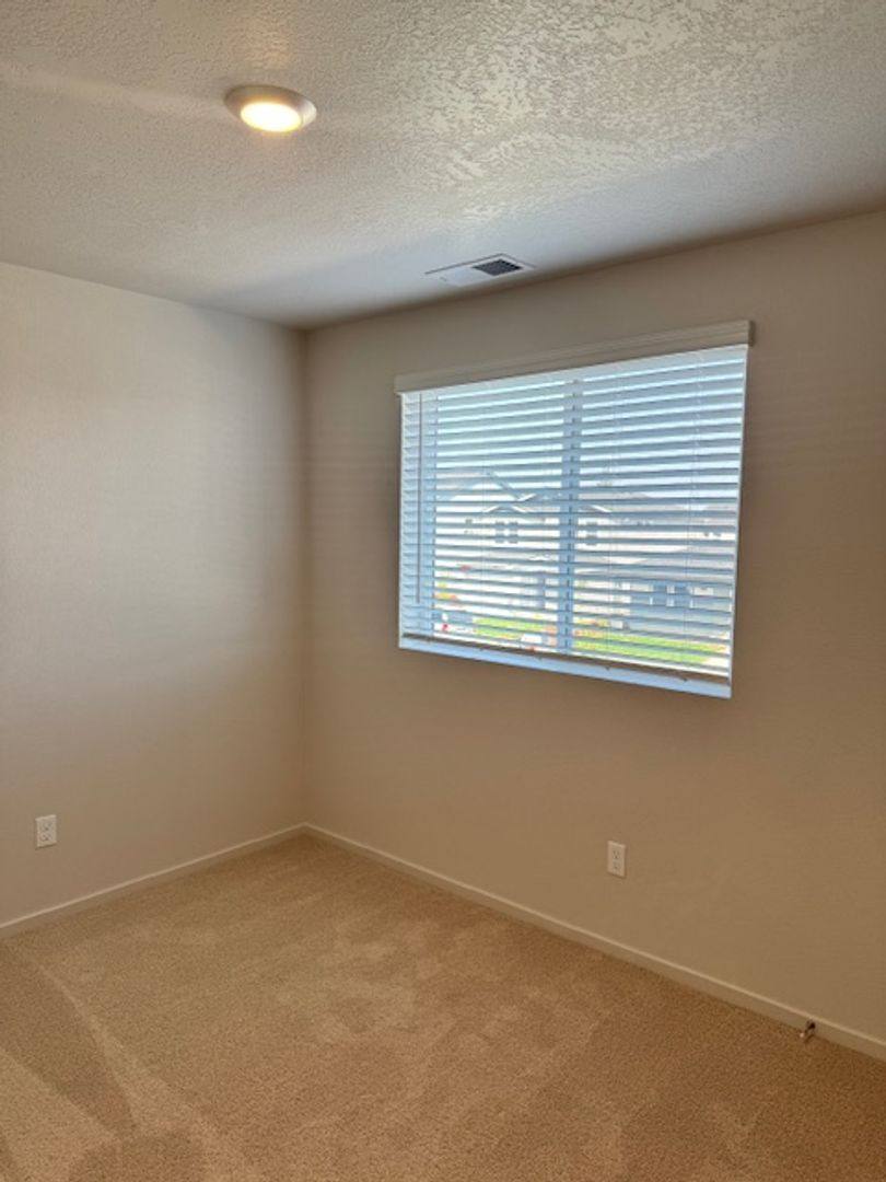 House for rent at 2705 Addysen Park Way, Medford, OR 97501