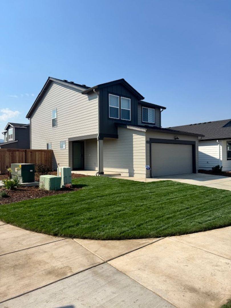 House for rent at 2705 Addysen Park Way, Medford, OR 97501