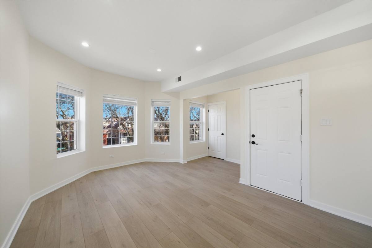Apartment for rent at 4957 W Superior St #2, Chicago, IL 60644