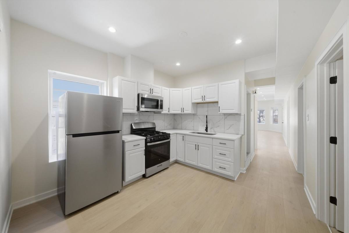 Apartment for rent at 4957 W Superior St #2, Chicago, IL 60644