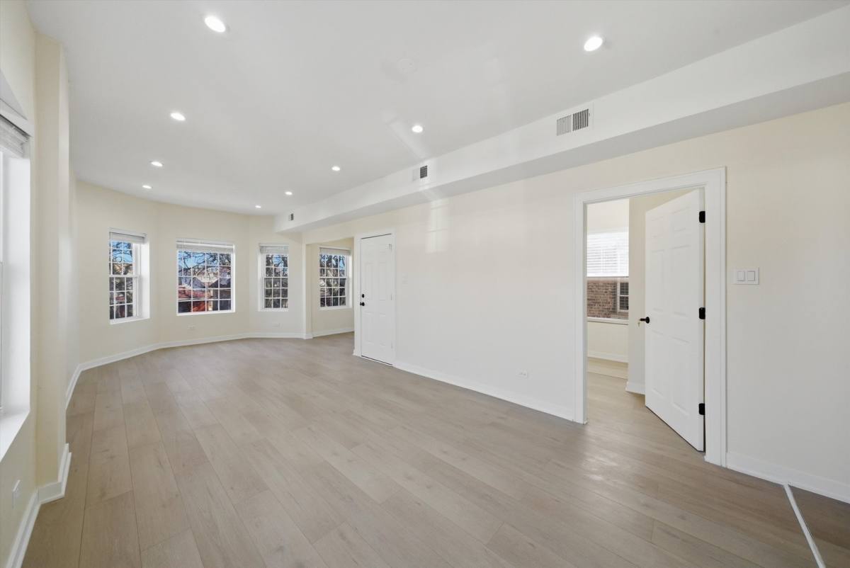 Apartment for rent at 4957 W Superior St #2, Chicago, IL 60644
