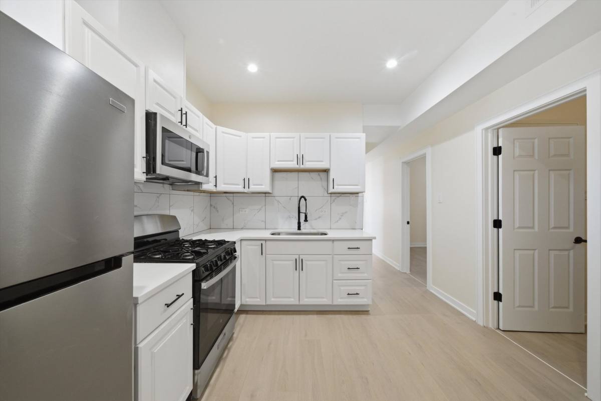Apartment for rent at 4957 W Superior St #2, Chicago, IL 60644