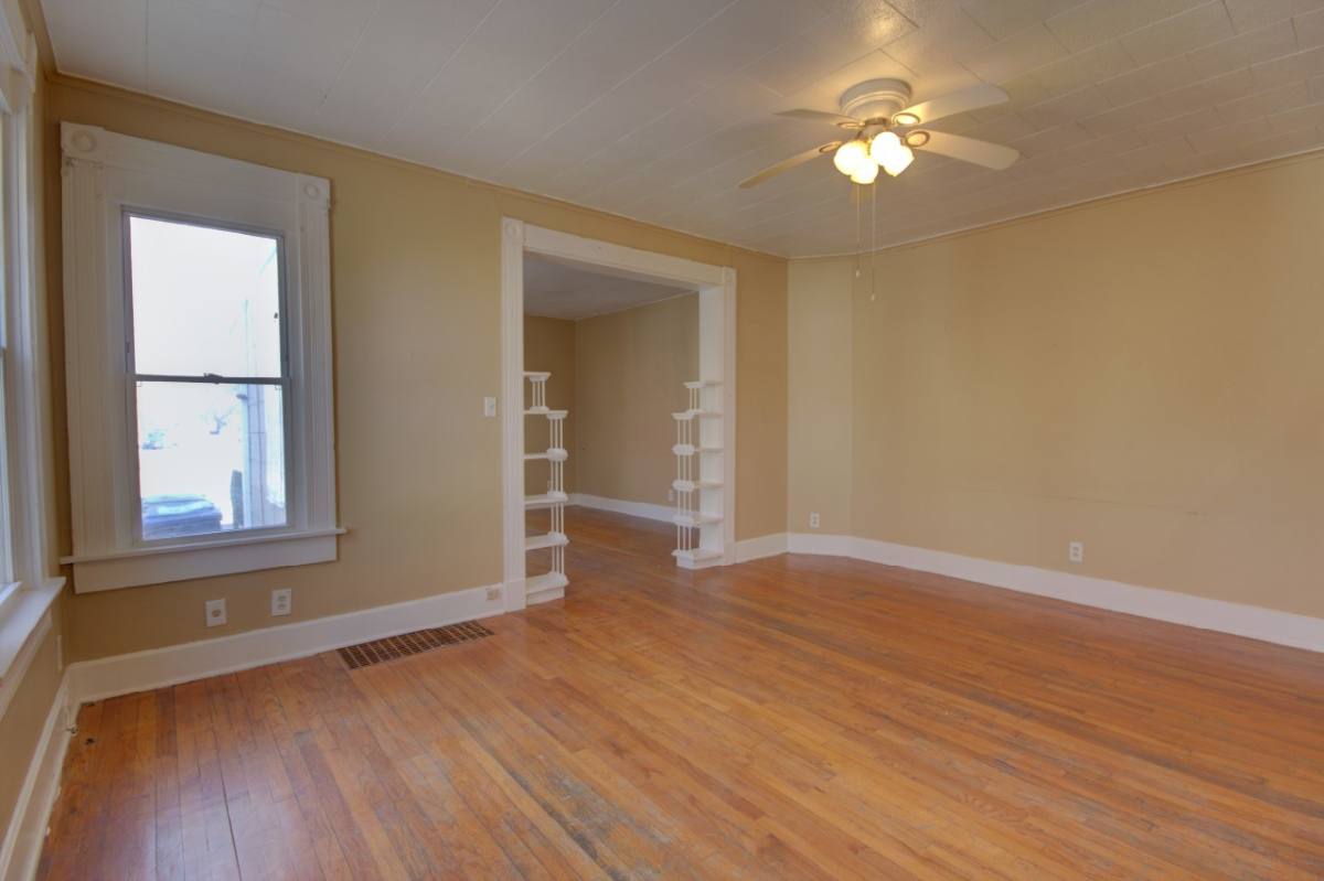 Apartment for rent at 1017 E 13th St, Davenport, IA 52803