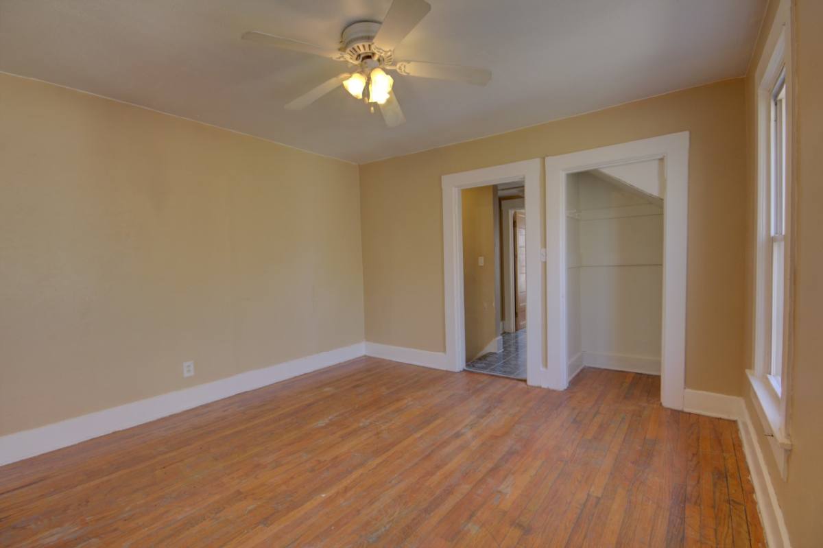 Apartment for rent at 1017 E 13th St, Davenport, IA 52803