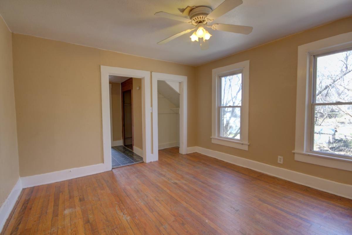 Apartment for rent at 1017 E 13th St, Davenport, IA 52803