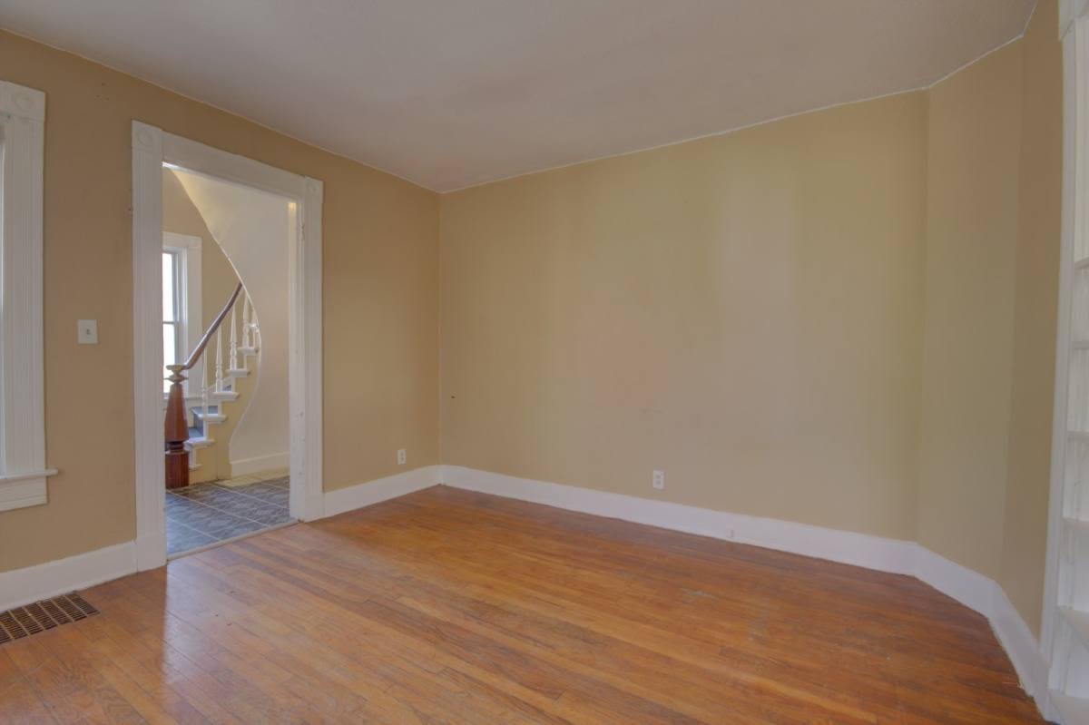 Apartment for rent at 1017 E 13th St, Davenport, IA 52803