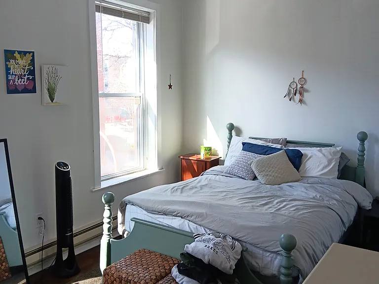 Apartment for rent at 856 W George St #2, Chicago, IL 60657