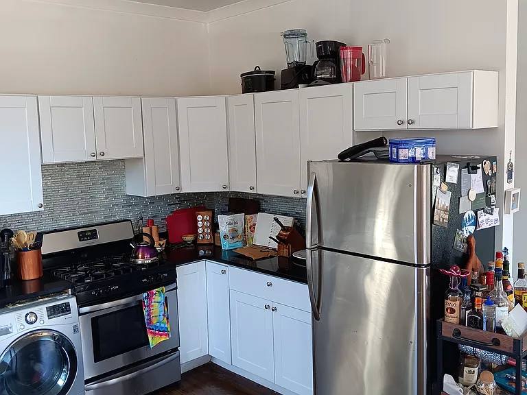 Apartment for rent at 856 W George St #2, Chicago, IL 60657