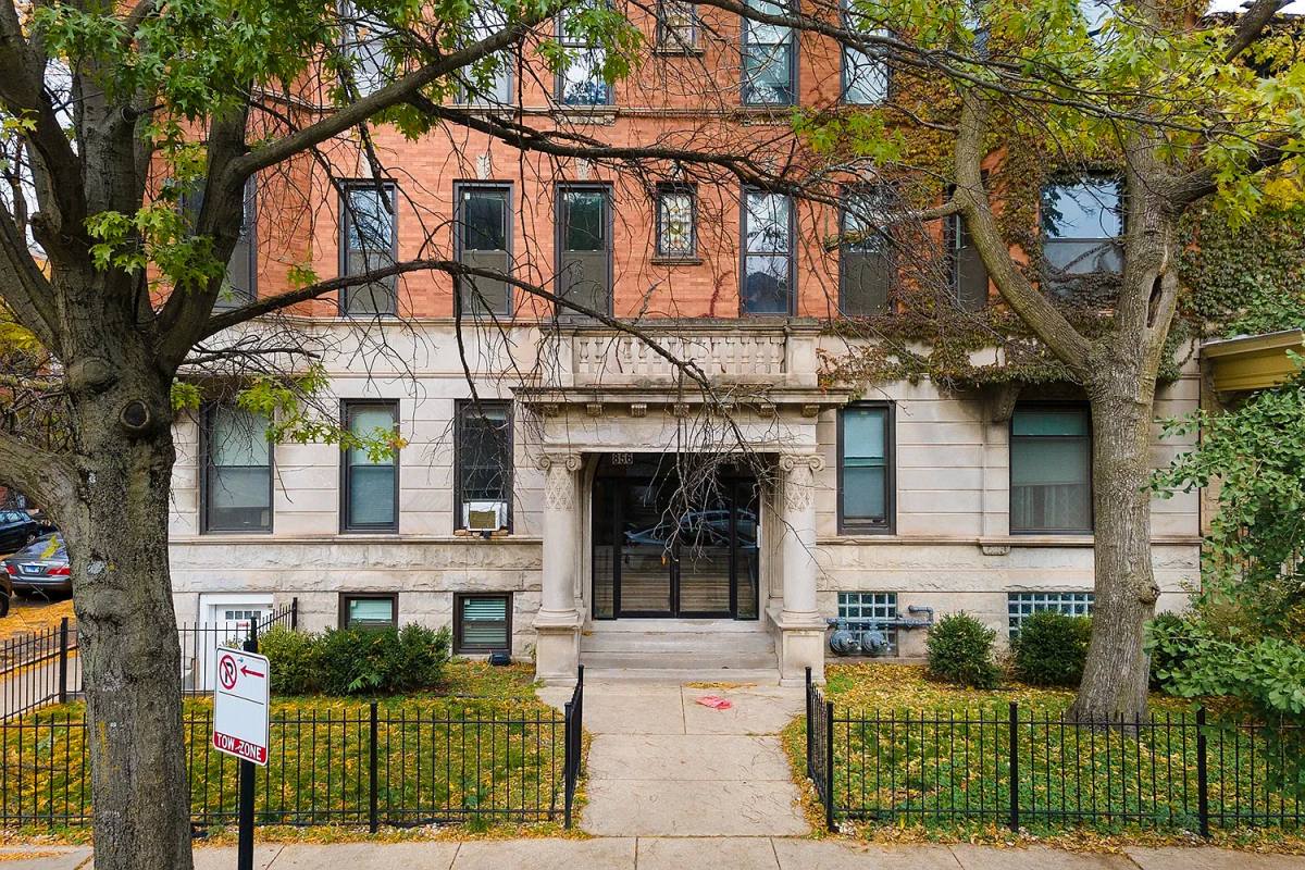 Apartment for rent at 856 W George St #2, Chicago, IL 60657