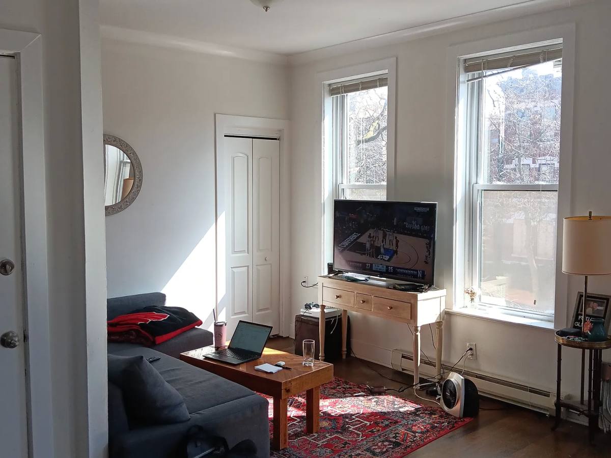 Apartment for rent at 856 W George St #2, Chicago, IL 60657