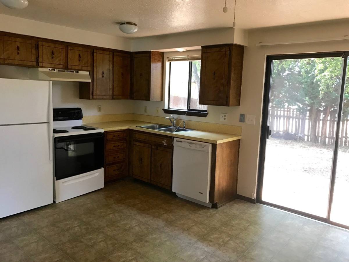 Apartment for rent at 5437 - 5439 Nicole Court SE, Salem, OR 97306