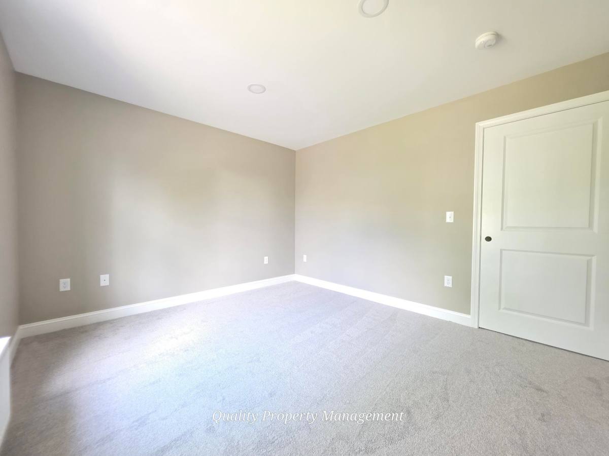 Apartment for rent at 375 Lincoln St #2, Bangor, ME 04401