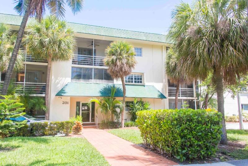 Apartment for rent at 201 Galen Dr, Key Biscayne, FL 33149