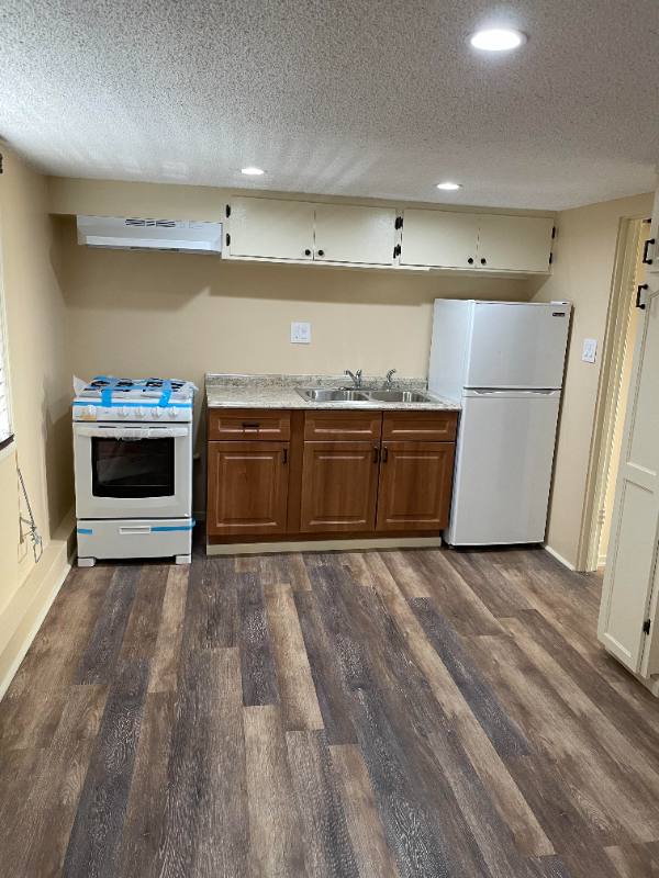 Apartment for rent at 504 W Hillsdale St, Inglewood, CA 90302