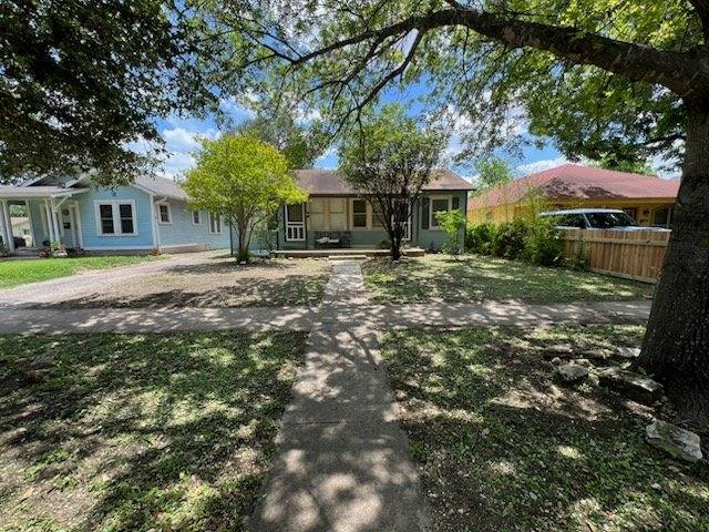 Apartment for rent at 1814 W Summit, San Antonio, TX 78201