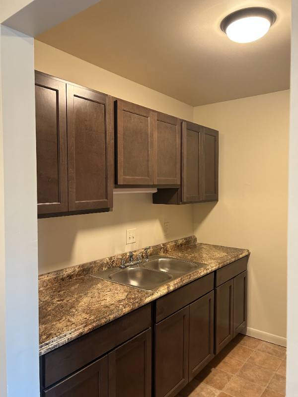 Apartment for rent at 435 S Lincoln Ave #F6, Barnesville, OH 43713