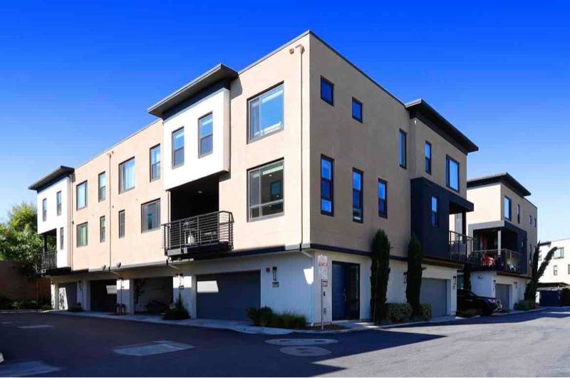 Townhouse for rent at 2884 N Glassell St, Orange, CA 92865