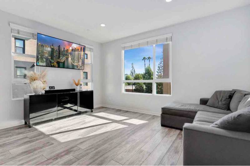 Townhouse for rent at 2884 N Glassell St, Orange, CA 92865