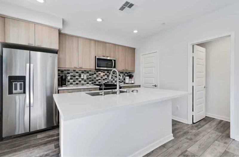 Townhouse for rent at 2884 N Glassell St, Orange, CA 92865