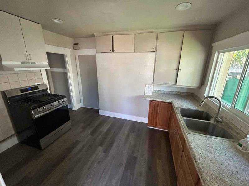 Apartment for rent at 411 W Chestnut Ave #B, Santa Ana, CA 92701