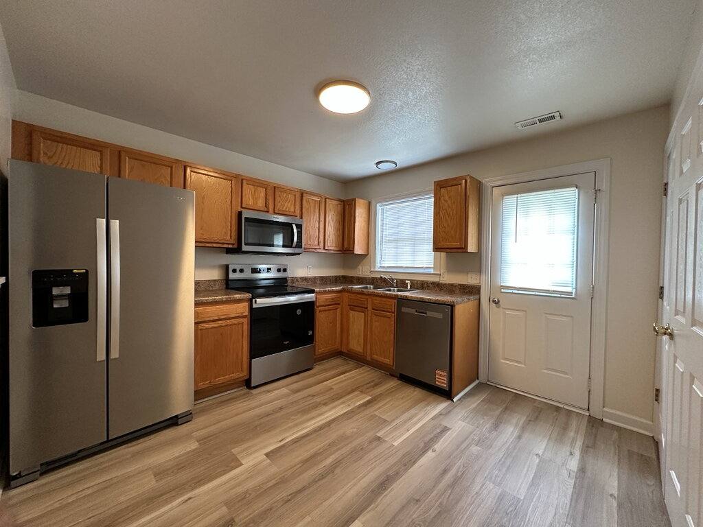 Townhouse for rent at 606 Springwood Dr, Jacksonville, NC 28546