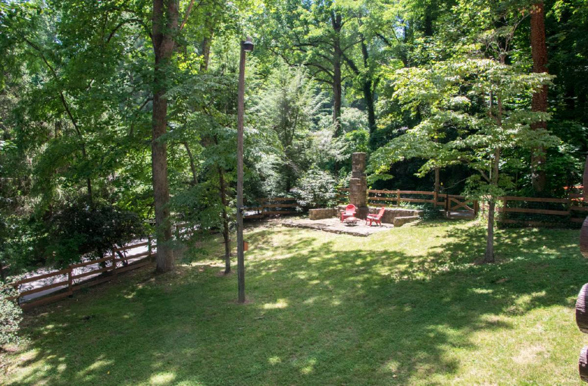 House for rent at 117 Lake Dr, Hendersonville, NC 28739