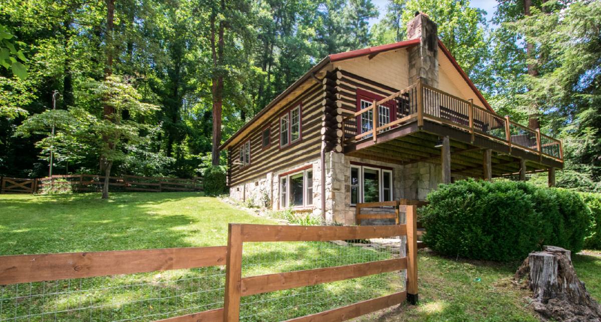 House for rent at 117 Lake Dr, Hendersonville, NC 28739