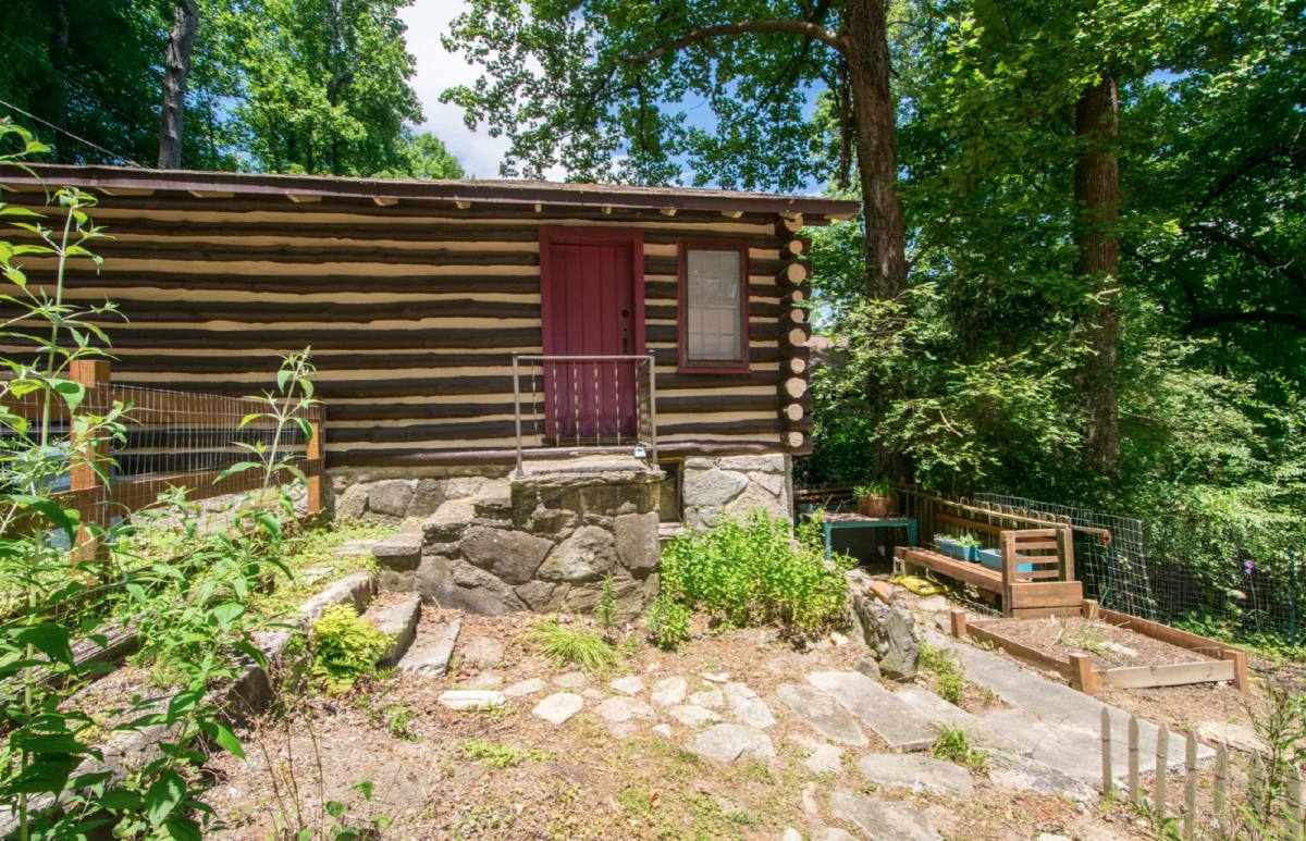 House for rent at 117 Lake Dr, Hendersonville, NC 28739