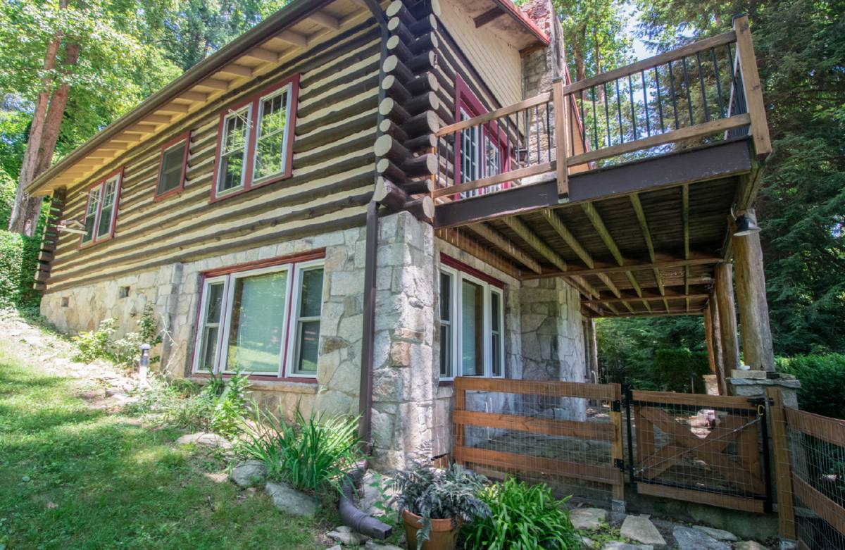 House for rent at 117 Lake Dr, Hendersonville, NC 28739