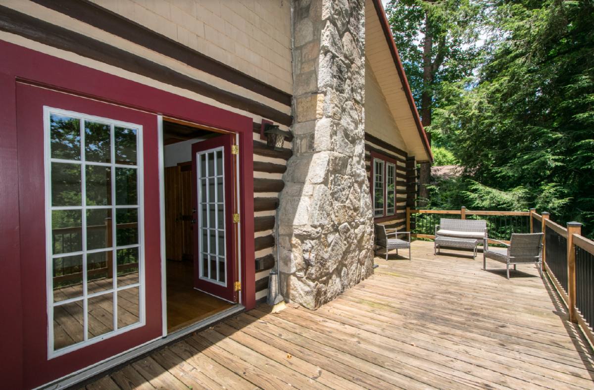 House for rent at 117 Lake Dr, Hendersonville, NC 28739