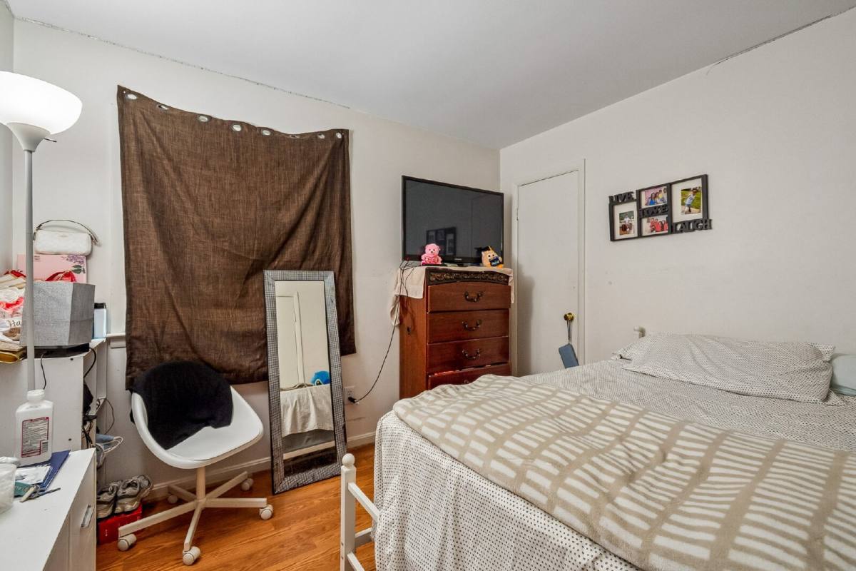 House for rent at 13911 Mapledale Ave, Woodbridge, VA 22193
