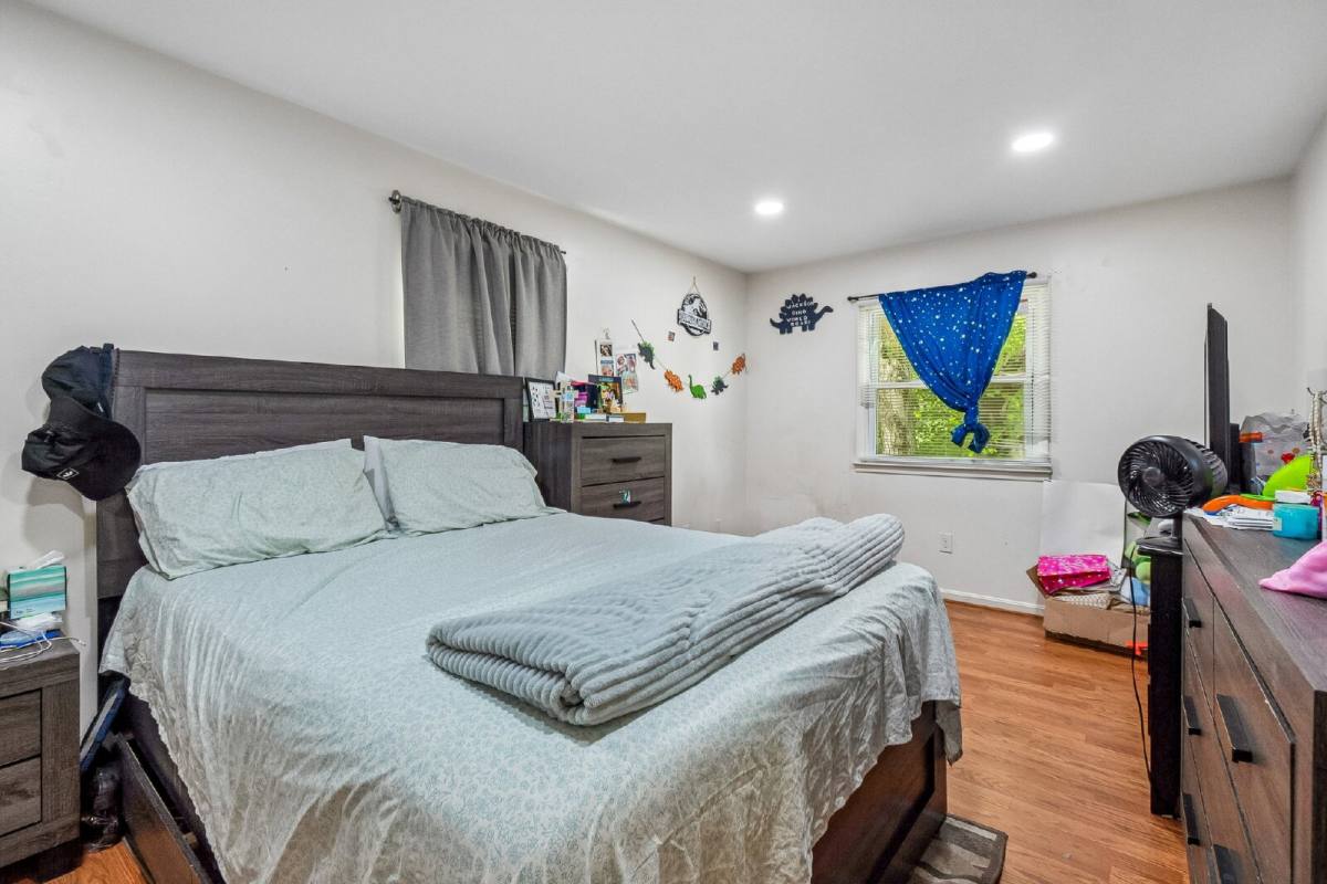 House for rent at 13911 Mapledale Ave, Woodbridge, VA 22193