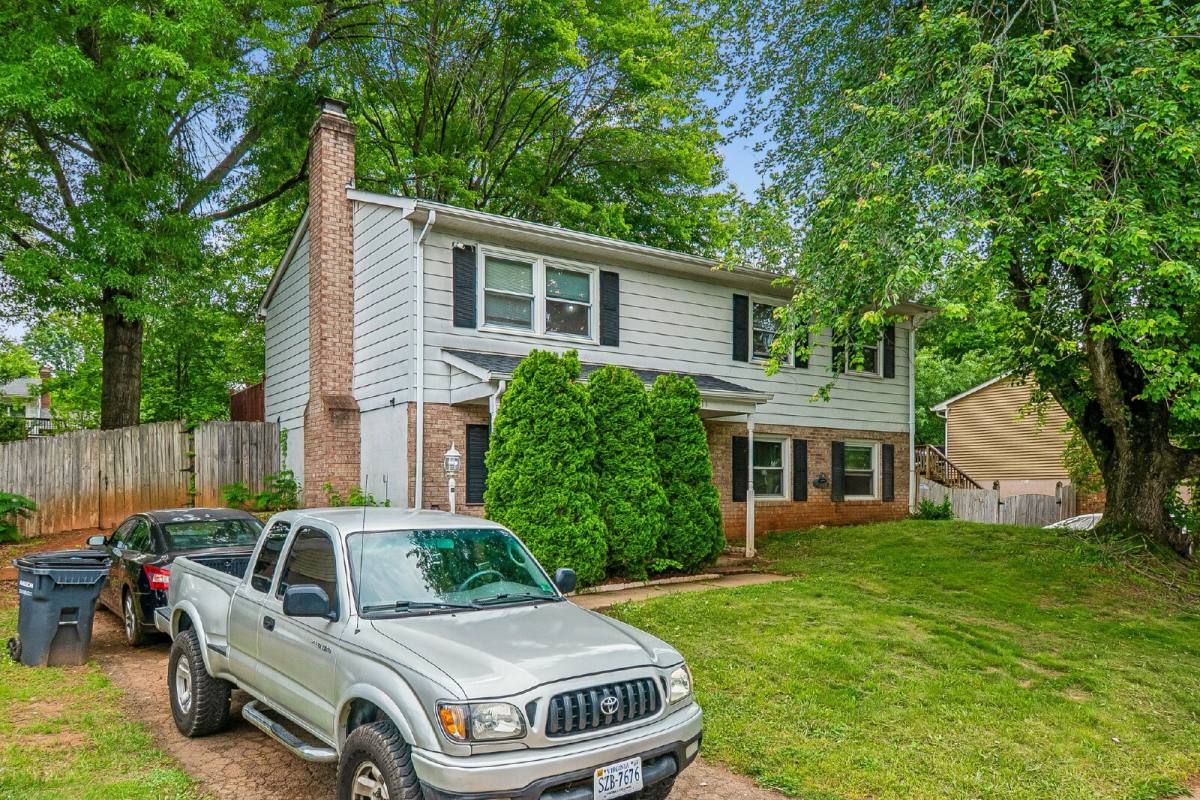House for rent at 13911 Mapledale Ave, Woodbridge, VA 22193