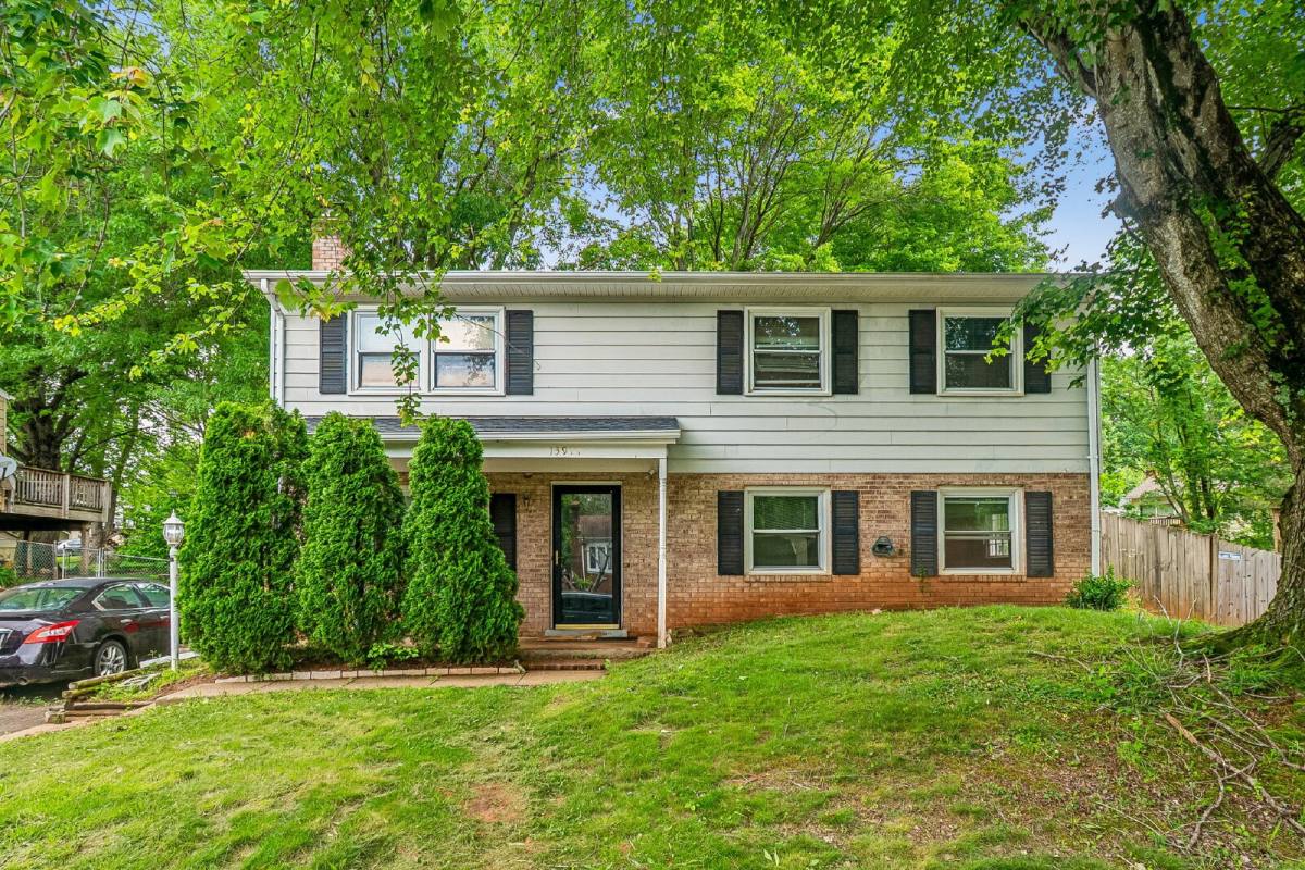 House for rent at 13911 Mapledale Ave, Woodbridge, VA 22193