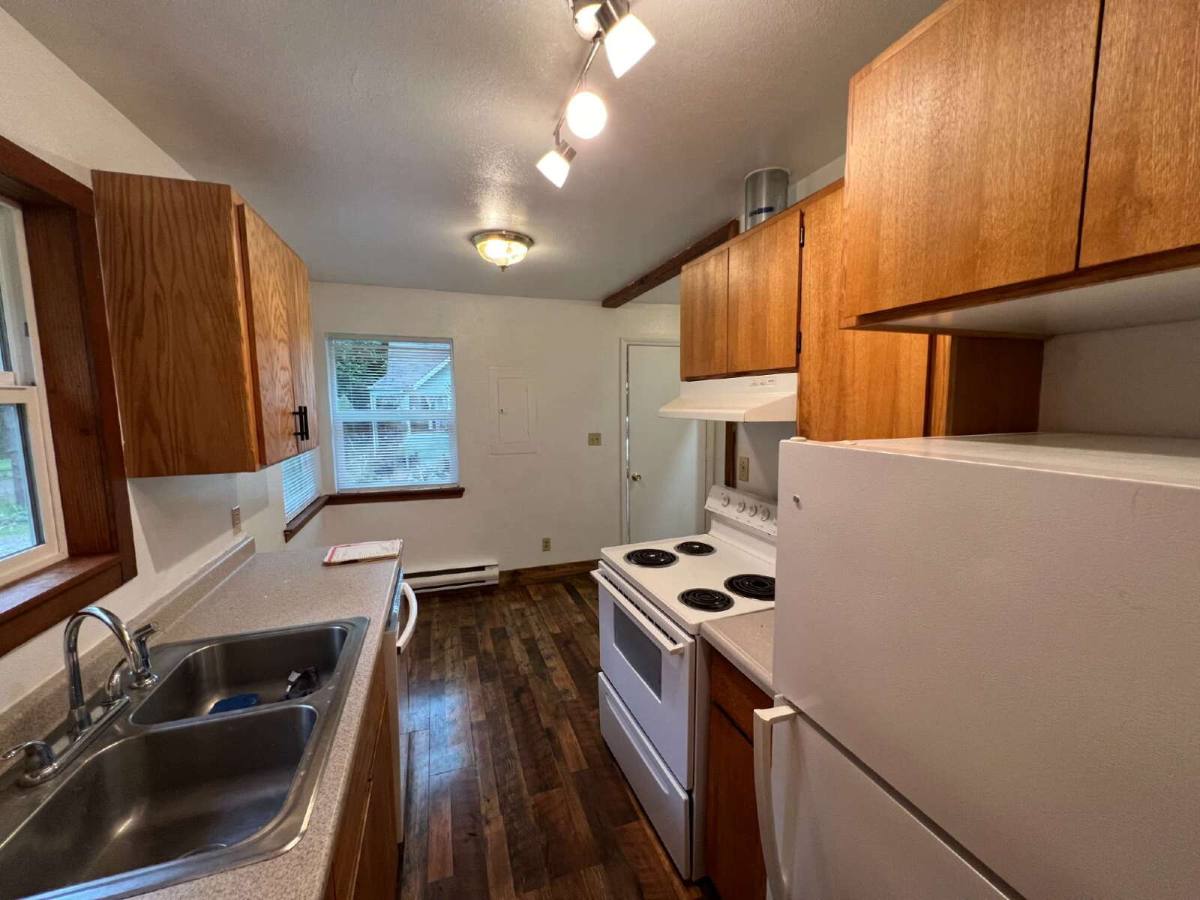 House for rent at 12845 Village Rd, Swisshome, OR 97480