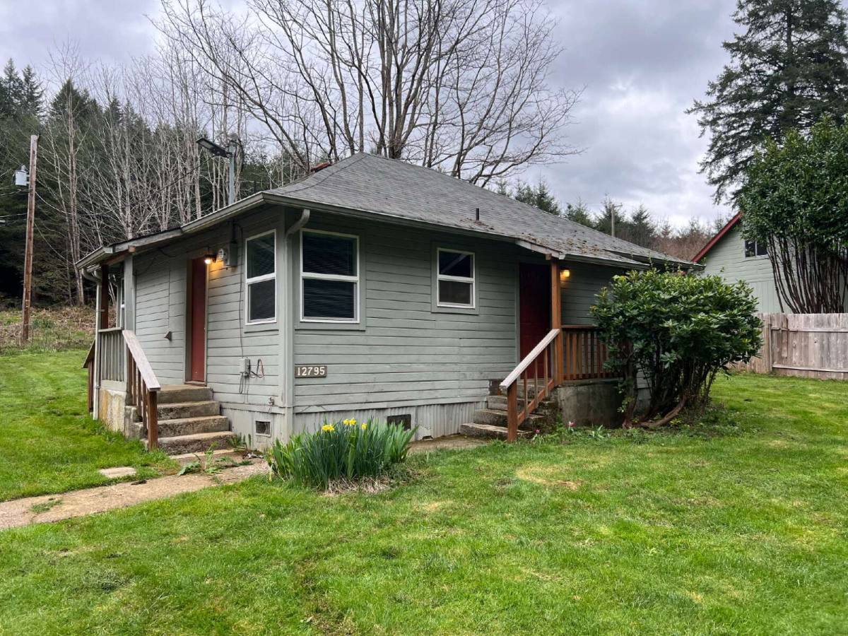 House for rent at 12845 Village Rd, Swisshome, OR 97480