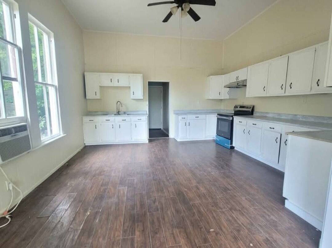 House for rent at 1005 E Fannin St, Marshall, TX 75670