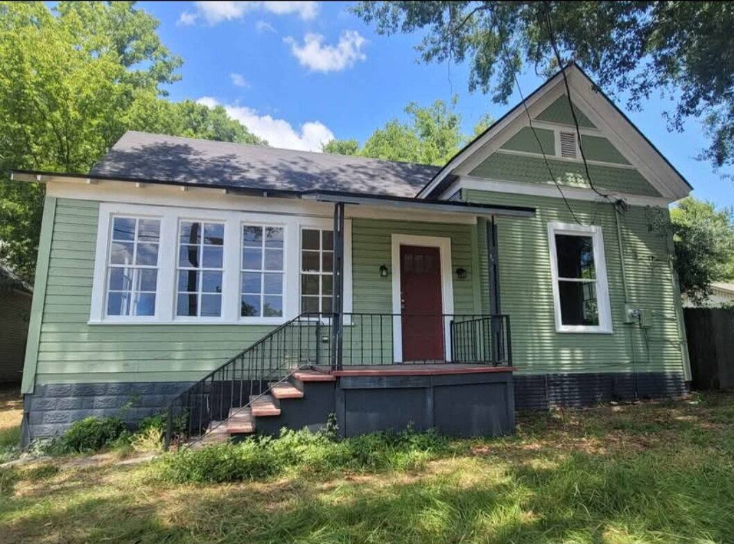 House for rent at 1005 E Fannin St, Marshall, TX 75670