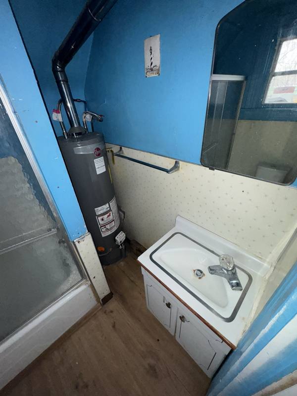 Apartment for rent at 1614 Oak St, Toledo, OH 43605