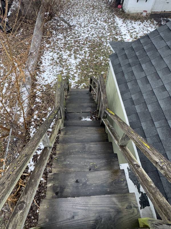 Apartment for rent at 1614 Oak St, Toledo, OH 43605
